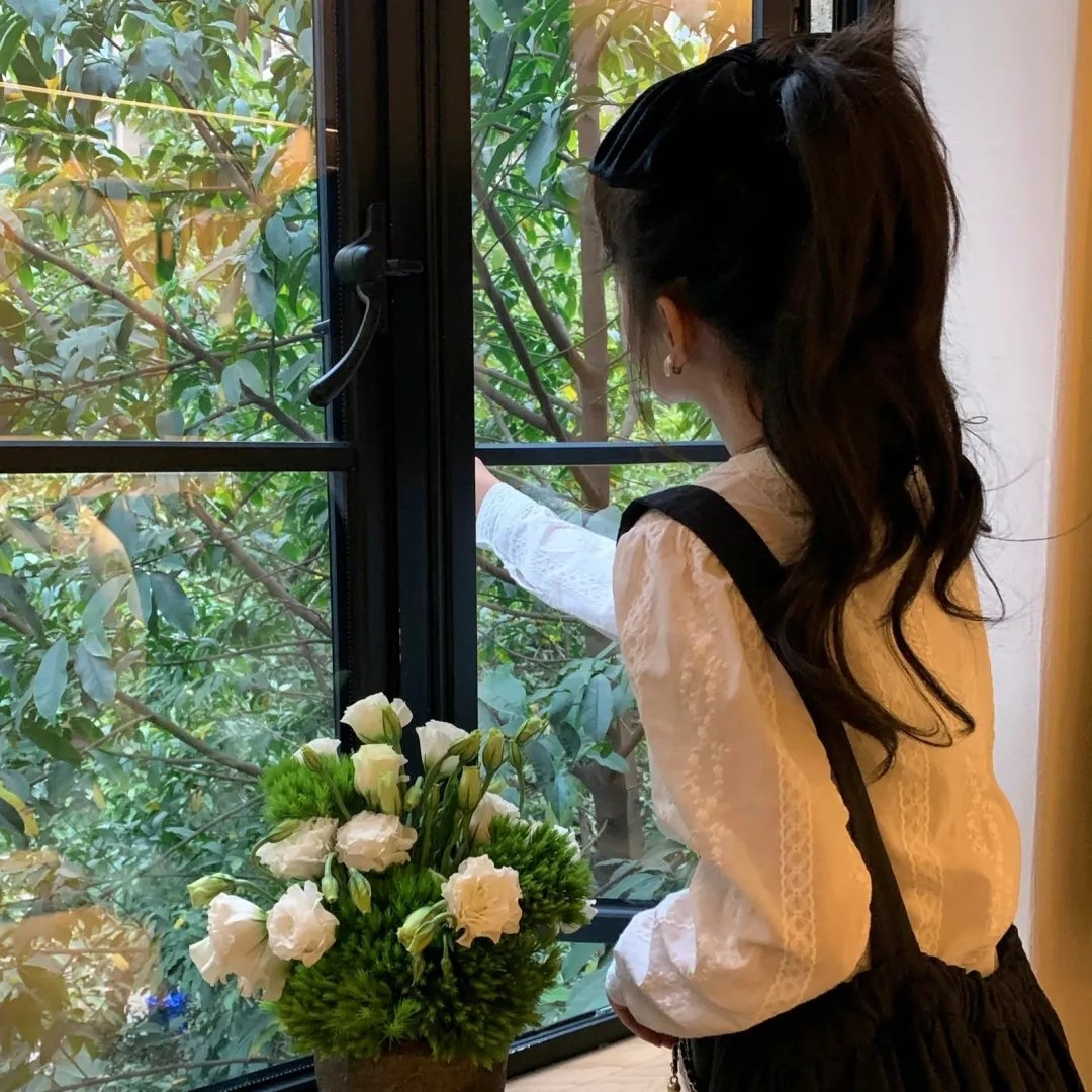 芭比之神秘之门 海报